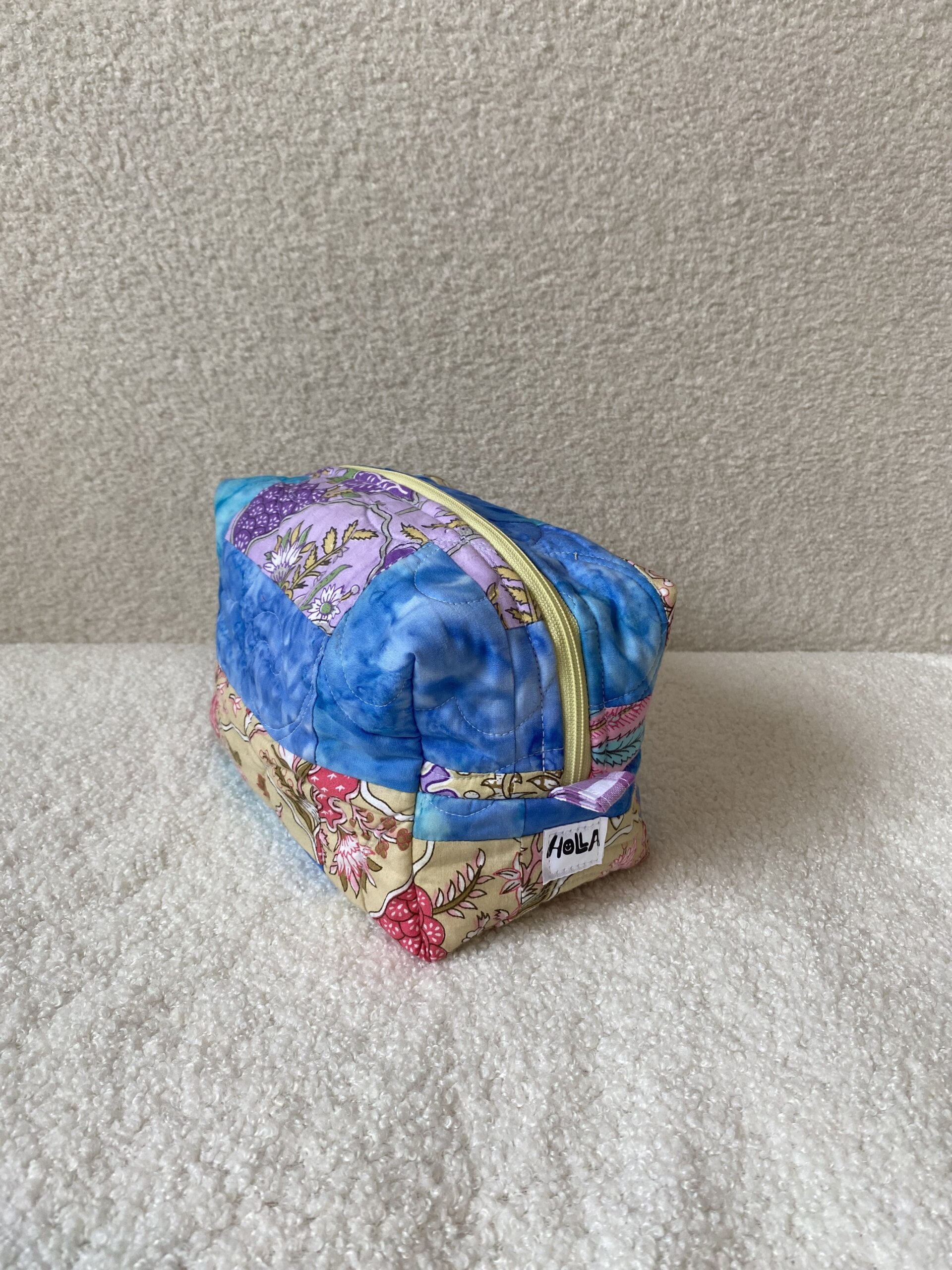 Retro quilted make up travel bags large - Image 4