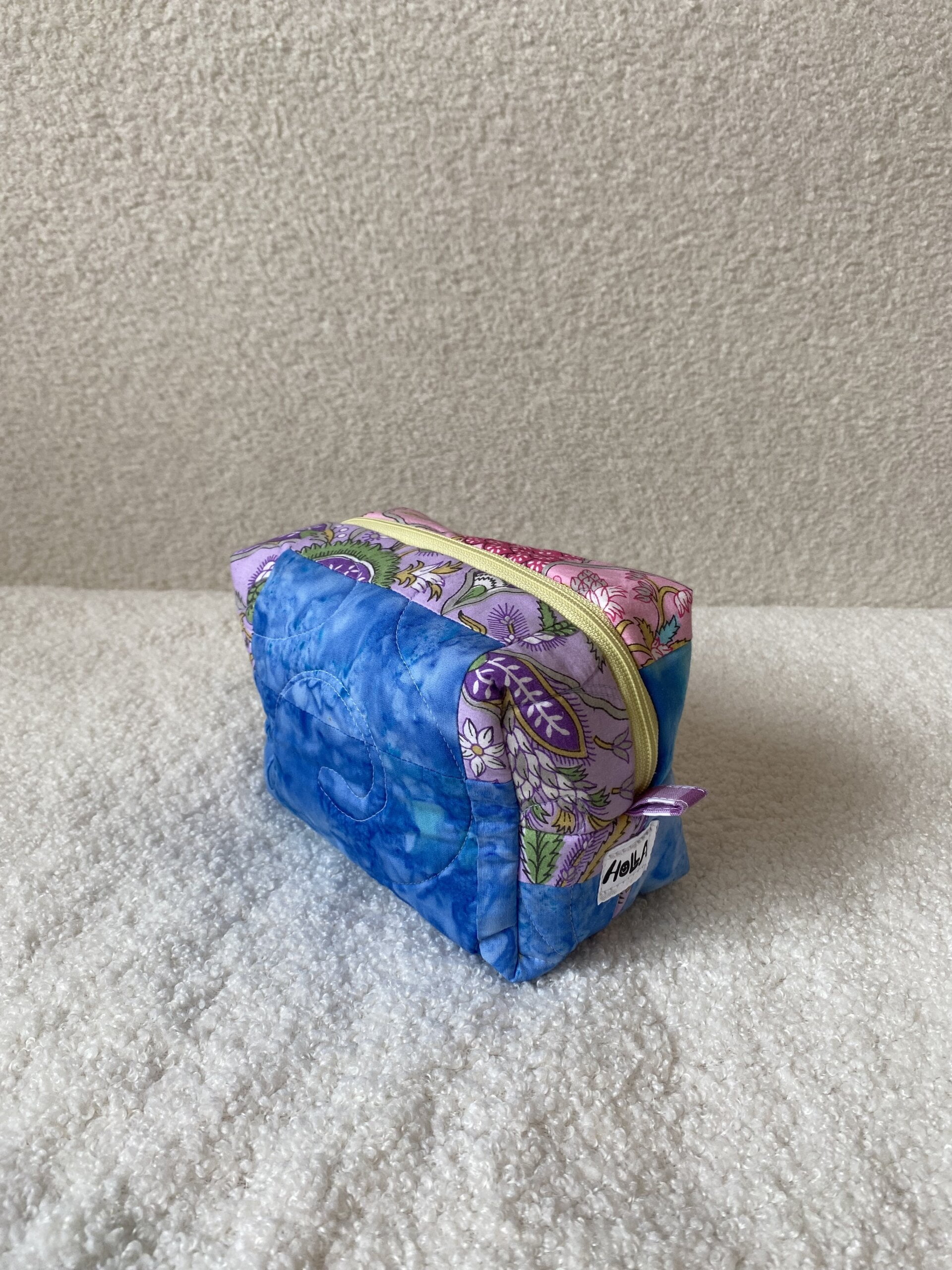 Retro quilted make up travel bags small - Image 9