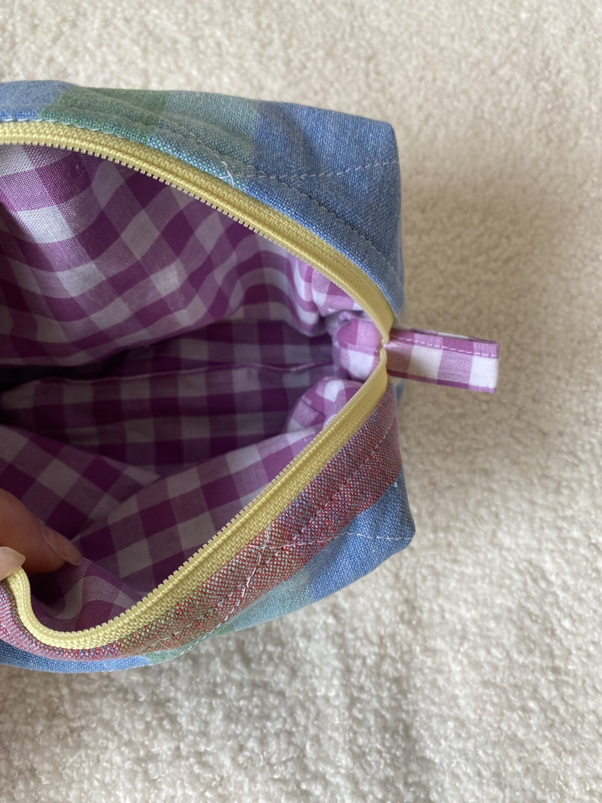 Retro quilted make up travel bags small - Image 4