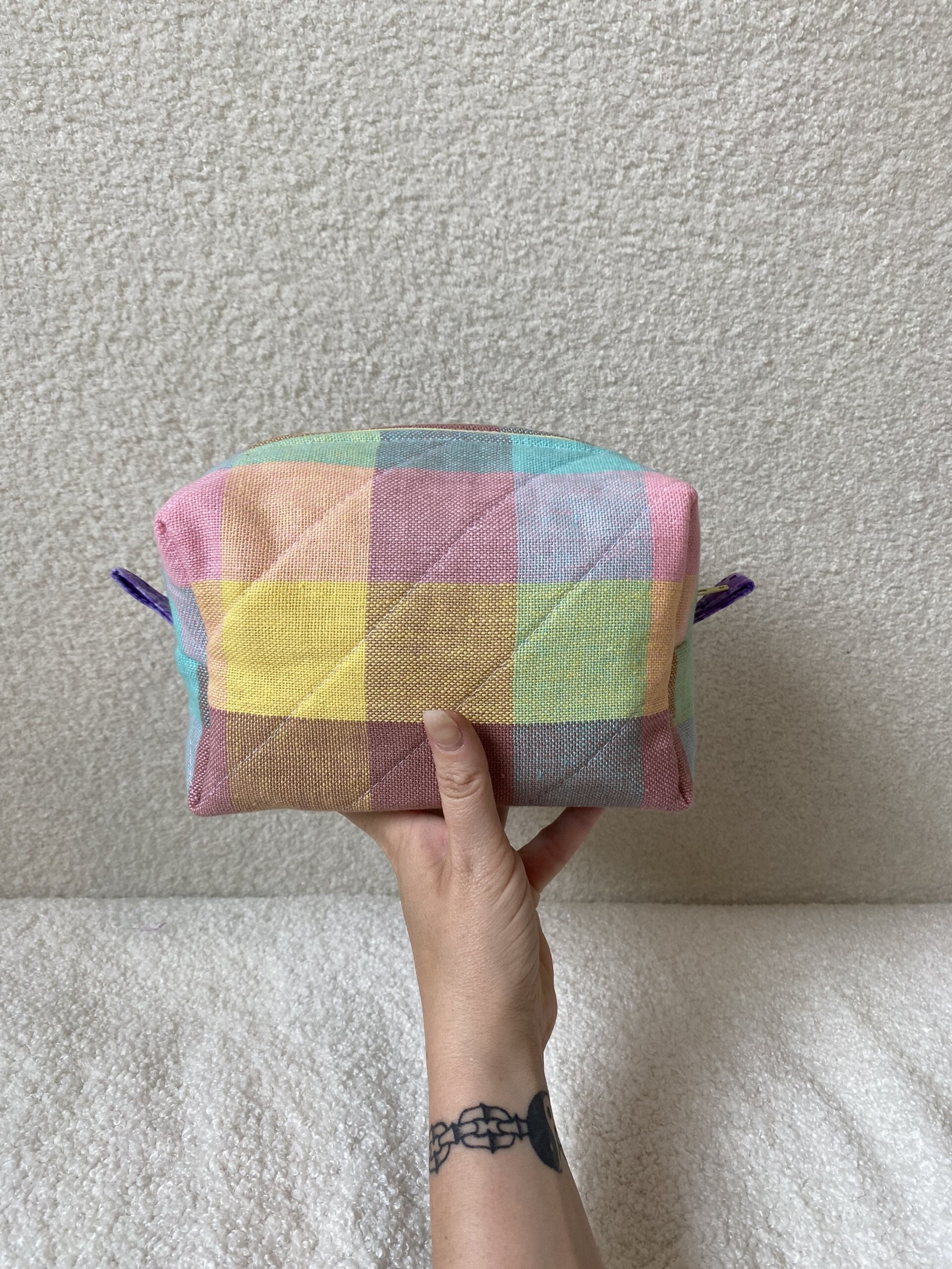 Retro quilted make up travel bags large - Image 9